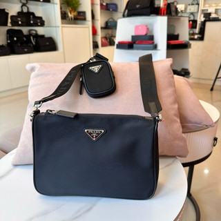 【美麗堡精品】 PRADA OUTLET 2VH113 尼龍斜背包 黑色(現貨)全新真品