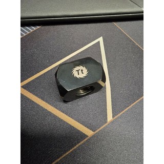 Thermaltake 曜越 Pacific G1/4四通管接頭 黑色