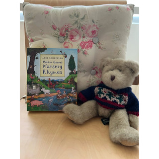 Axel Scheffler 《Mother Goose Nursery Rhymes 》鵝媽媽童謠硬殼套書