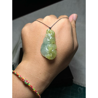 早期黃翡飄花雙色翡翠大如意玉墜 光透巧色雕刻 蟾蜍點綴寓意願望與好運 收藏推薦