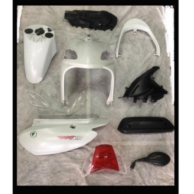 Sym woo100/115 車殼 面板 前土除 左腳踏板蓋 左側蓋 鏡子 後架後扶手 後燈殼 傳動外蓋 前左右方向燈殼