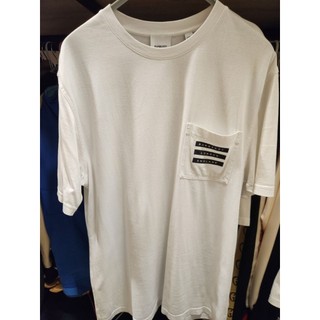 ‘’出售‘’Burberry 口袋logo字樣白色短t 短tee