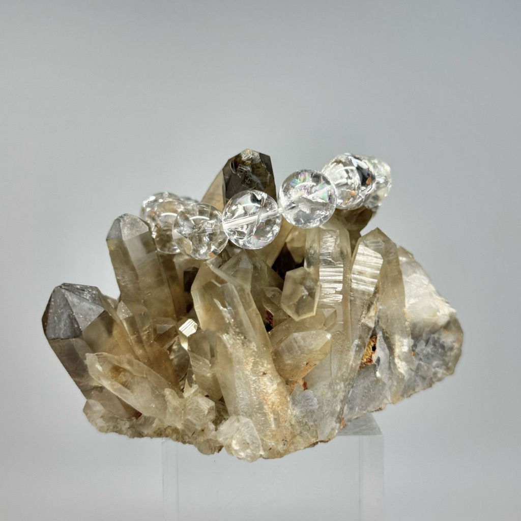 【明明天然水晶】 純天然巴西茶水晶簇620.5g 金紅石兔毛 金髮晶 茶黃水晶原礦擺件  微醺茶色 水晶手串消磁