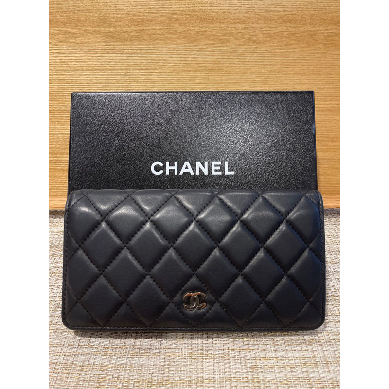 二手 香奈兒 Chanel 黑色 菱格紋 黑銀扣 小羊皮 長夾 巴黎專櫃購入 保證正品 附保卡 紙盒 有購證 約89成新