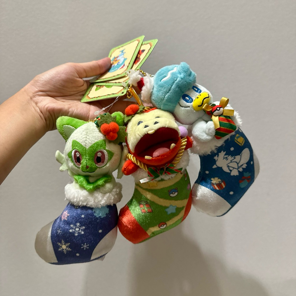 最後現貨🔥日本寶可夢中心Pokémon 2023聖誕節🎄娃娃吊飾 呆火鱷 新葉喵 潤水鴨 可達鴨 皮卡丘 娃娃 交換禮物
