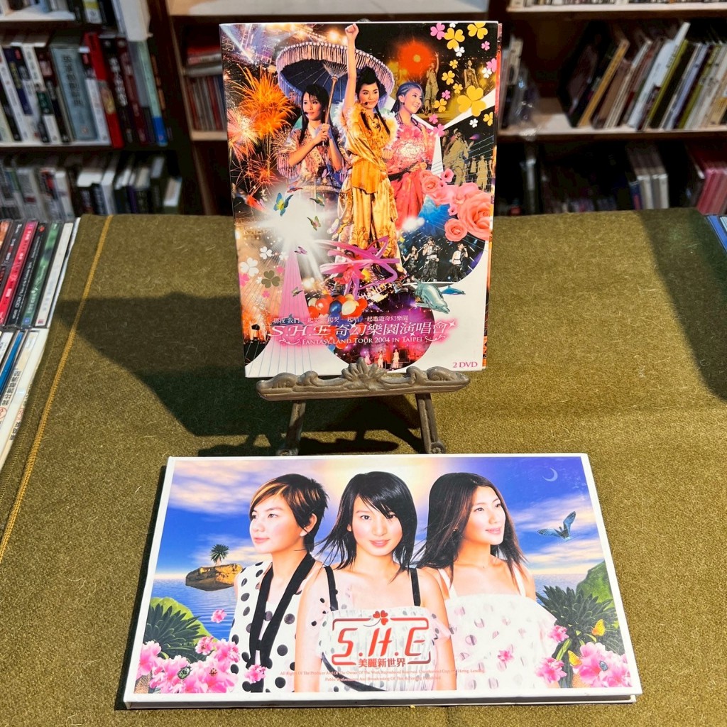 S.H.E SHE 美麗新世界 台湾盤CD+VCD 新品未開封 楽天市場】S.H.E/ 美麗新世界 (CD+VCD) 台湾盤 エス・エイチ・イー