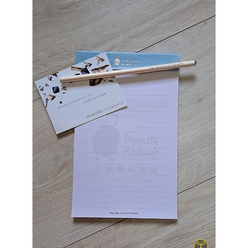 全新-中華航空貴賓裡禮-華航聯名＆斯華洛世奇水晶鉛筆+華航筆記本。飛機迷收藏品
