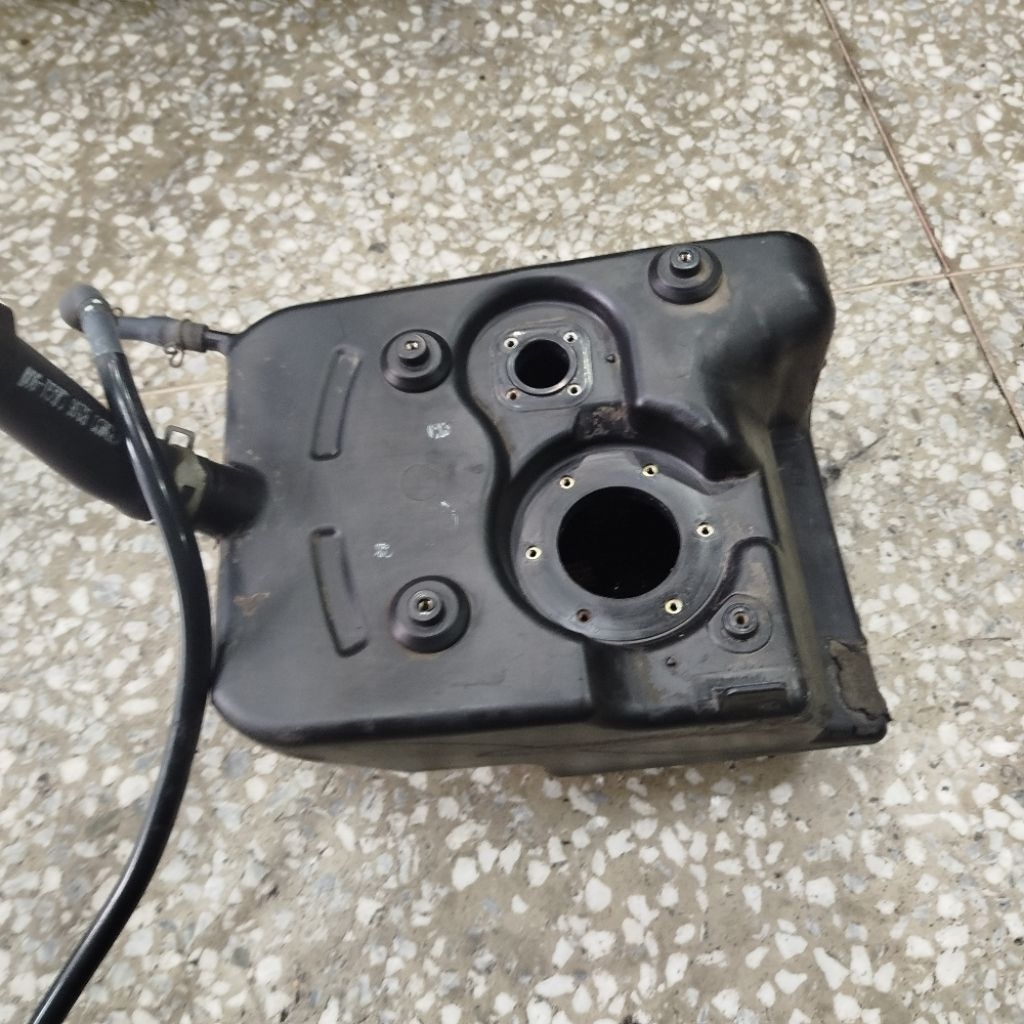 中古 二手 光陽 原廠 正廠 雷霆王 雷王 Racing King 180 油箱 油桶 汽油箱