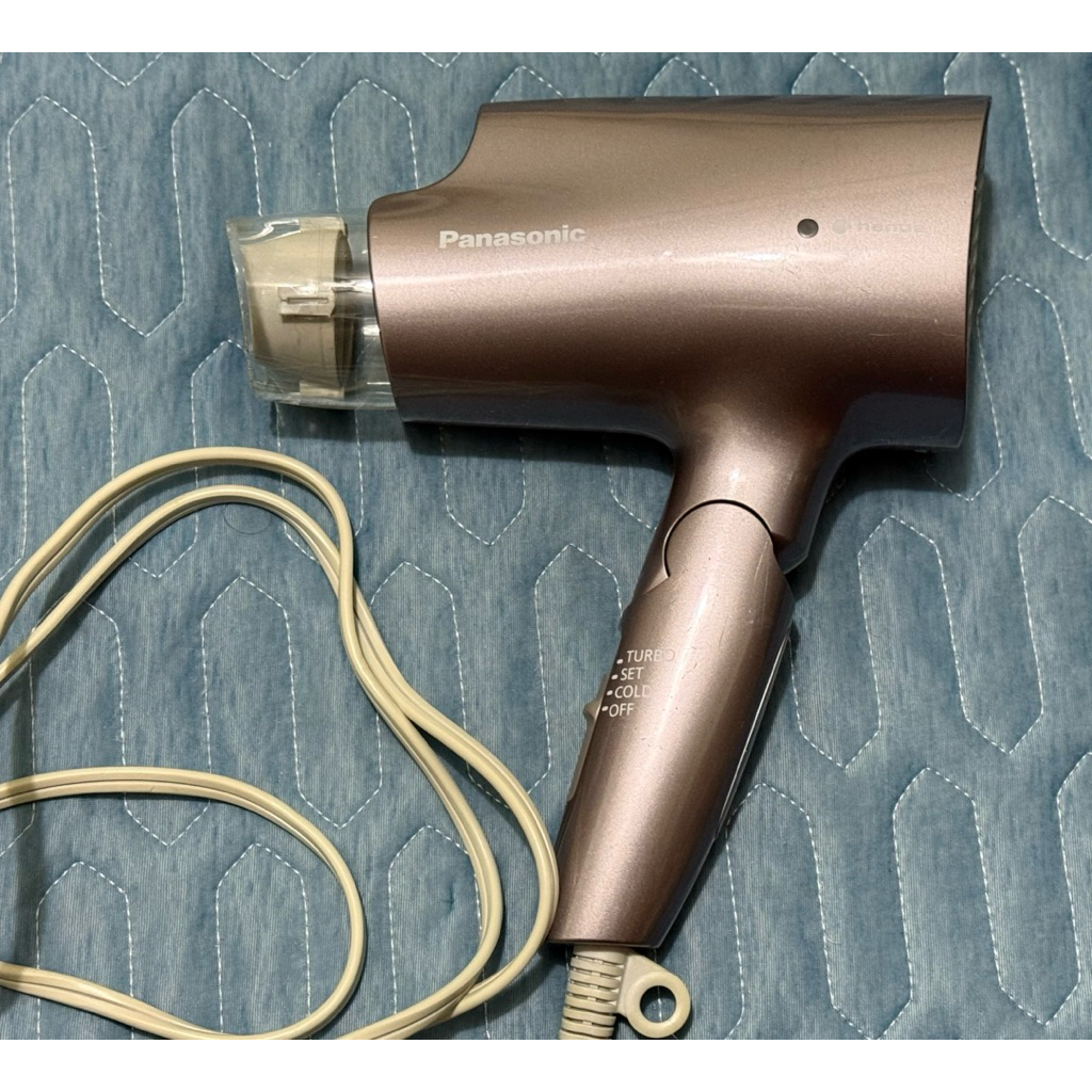 日本 二手Panasonic EH-NA2A奈米負離子吹風機 na99 na9x Na9g na0g Na0j可以參考