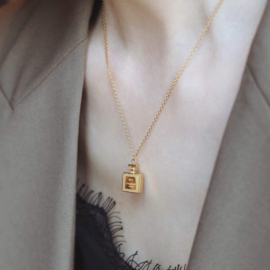 BOEY精品飾品-鈦鋼氣質輕奢新款小眾香水瓶弔墜項鏈女氣質簡約鎖骨鏈