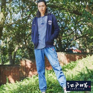 江戶勝 男款 經典車線抽繩束口丹寧錐形褲(石洗藍)