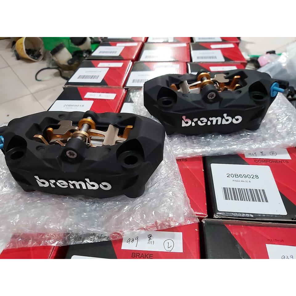 汐止黃大哥正brembo義大利939右邊光陽AK550左邊 黑色 939隔熱塞版 現貨中 可加購專用油管螺絲