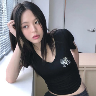 🇰🇷 韓國KKOBA 現貨 Mucent VAINT HEART CAMO 愛心 V領 短袖 短T 短踢