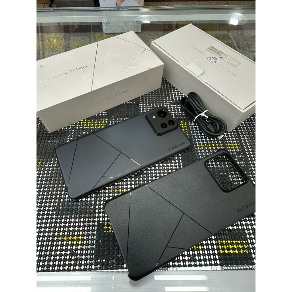 【二手/盒裝】有明顯使用痕跡的 ASUS Zenfone 11 Ultra 256g 【12GB+256GB】6.78吋