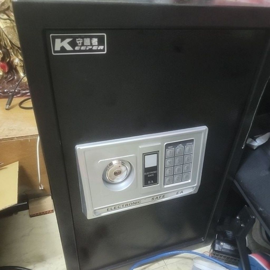 守護者雙鑰匙 9成新 雙電子密碼鎖保管箱 安全可靠 保管黄金有價證券 信用卡 現金 鈔票 保險箱高級品牌 保險櫃膨脹螺絲