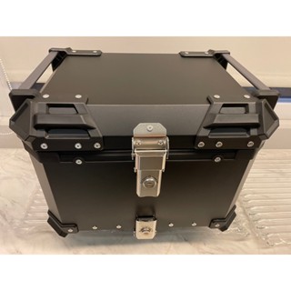 免運!! [臺灣現貨] 全新 機車鋁箱 不鏽鋼底座 鋁合金置物箱 尾箱 平面款行李箱 收納箱