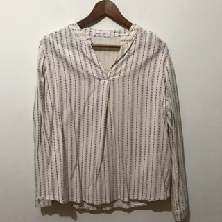 【i_Daphne】 二手美衣~轉賣Queen Shop杏白色小V領前短後長直排條紋襯衫式棉上衣F size 上班裝會議