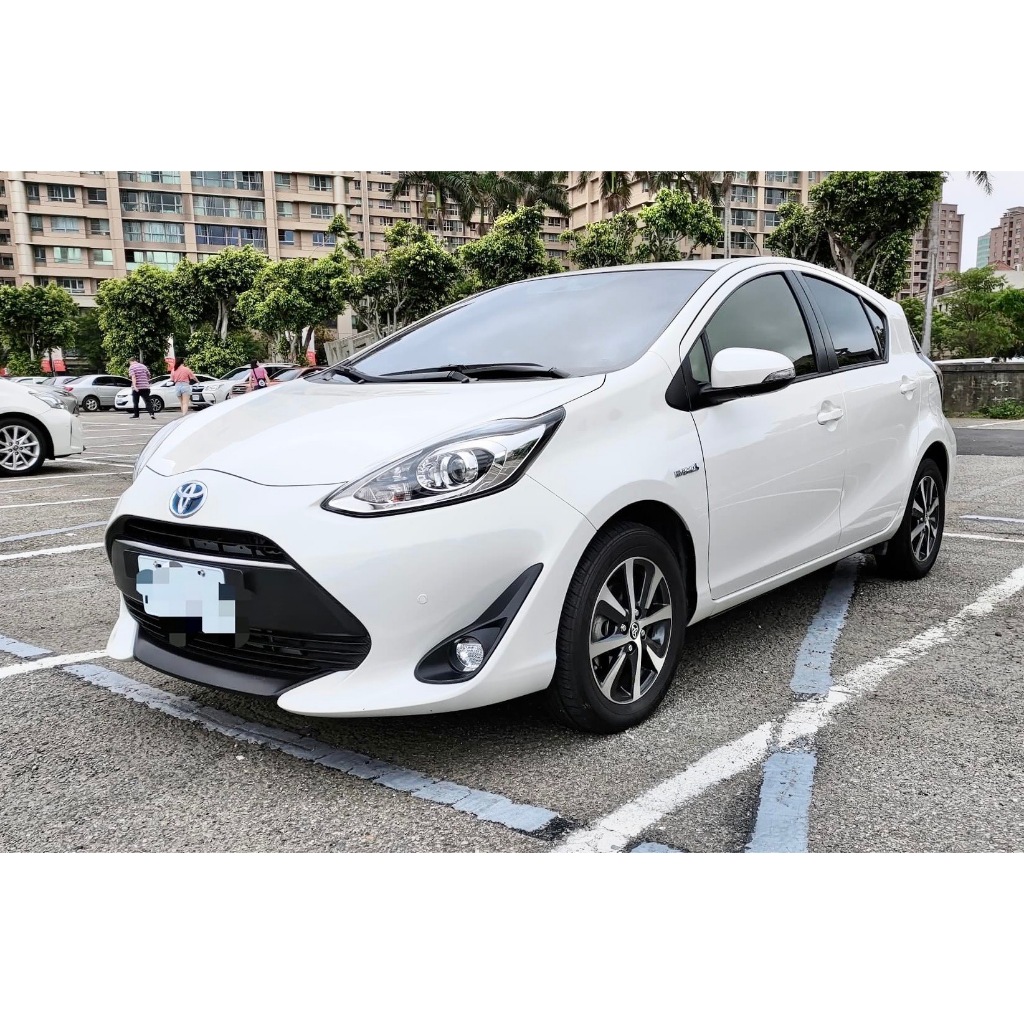 Toyota Prius c 2016款 新款 跑7萬 一手自用車 i-key啟動 摸門 原廠電池保固中