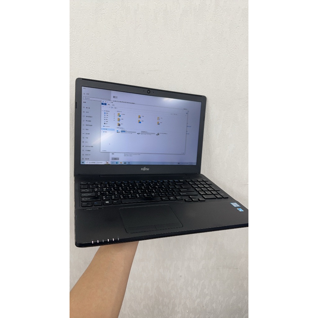 你的追劇好朋朋 FUJITSU AH556 15吋 二手筆電 文書機 商務筆電 追劇 影音筆電