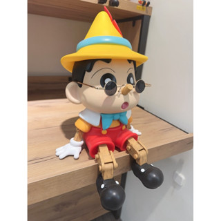 ✨臺灣現貨✨《小新變身皮諾丘公仔》皮諾丘x小木偶蠟筆小新 玩具公仔 生日禮物 擺飾配件