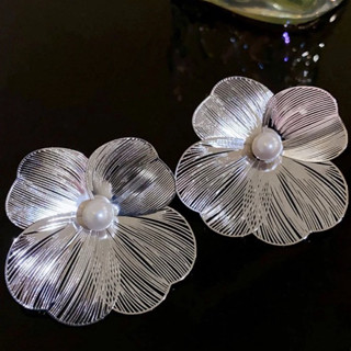 【VACANZA】銀色珍珠花朵 鋼針耳環 髮絲紋耳環 珍珠花瓣