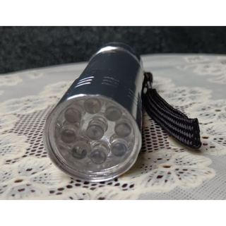 【俗俗的賣】迷你鋁製LED手電筒 (無電池)