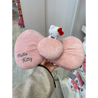 大阪環球影城 Hellokitty 趴在大蝴蝶抱枕上 抱枕 枕頭