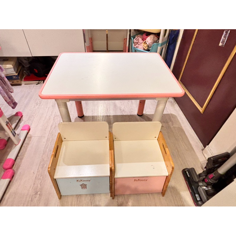 二手kikimmy 粉紅木質書桌$1000元， 送粉藍二椅