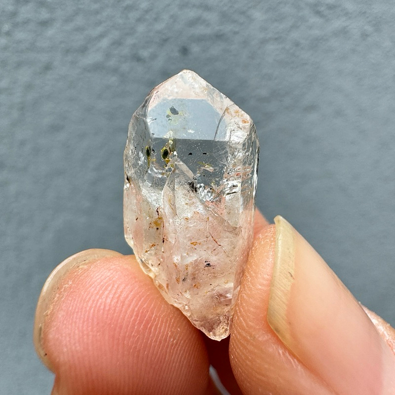 螢光紅泥骸骨水晶｜No.G939｜