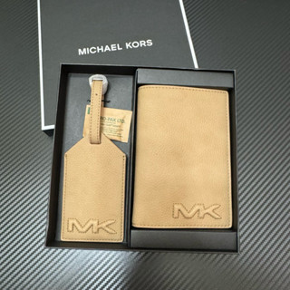 Michael Kors MK 行李牌與護照夾組合 卡其色 全新