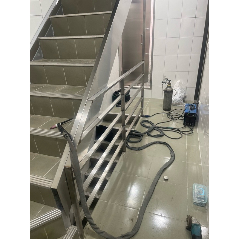 雙北地區各式鐵件工程 鐵窗 鐵門 鐵皮屋