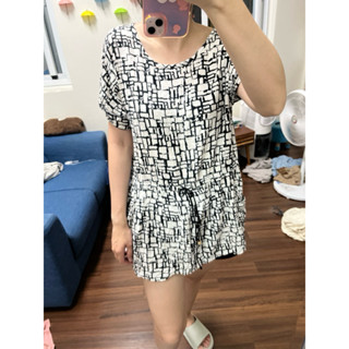［公主皮箱-二手］NG黑白亂格圖形綁帶圓領短袖上衣