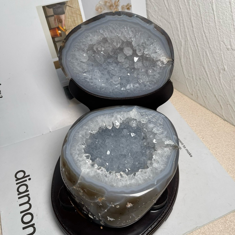 【瑪瑙聚寶盆】180號1752克✨藍紋瑪瑙白水晶瑪瑙聚寶盆 瑪瑙晶洞 護身避邪聚財氣 瑪瑙 黑碧璽 糖霜水晶洞