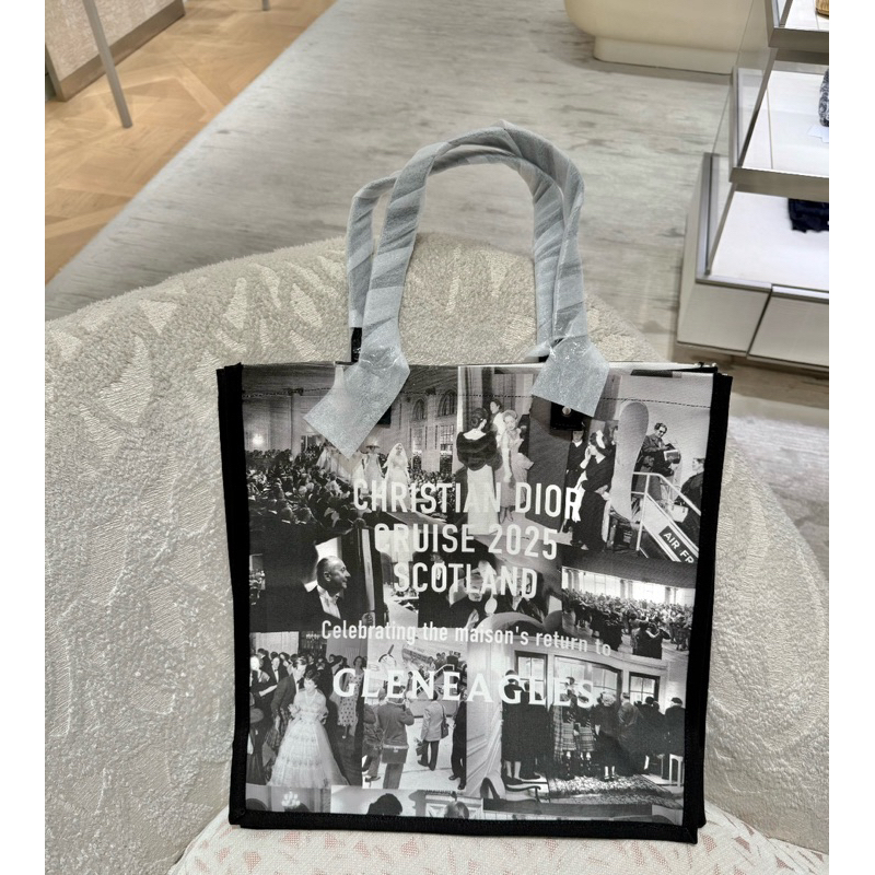 Dior 聖誕限定 Book tote 包 購物包  帆布包 黑白照片