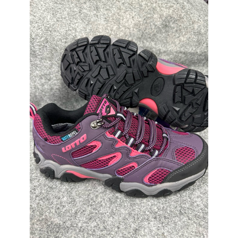 麻糬鞋屋👟LOTTO樂得 女款REX ULTRA系列靜態防水戶外登山踏青鞋 3807-紫紅 超低直購價790元