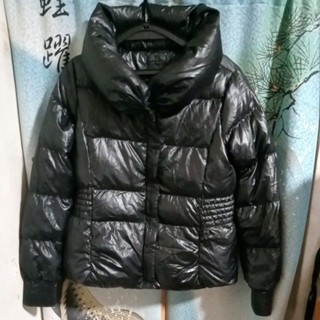 GUESS黑色短版羽絨外套