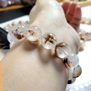 ⭕冰羽極光⭕金牙極光水晶手串 羽毛極光 純天然無最佳化 羽毛鈦 羽毛幽靈 靈效能量 能量水晶 水晶手練 五行水晶 水晶手珠