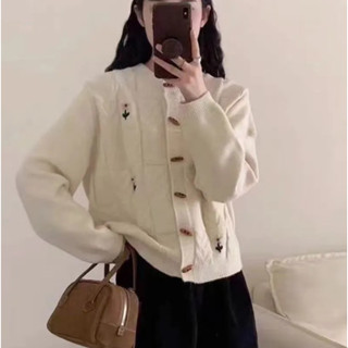 🌷臺灣出貨🌷Glove 氛圍感 紅色聖誕新年毛衣 開衫女 秋冬2025新款 甜美 設計感 刺繡針織衫 外套女 衣服 毛衣