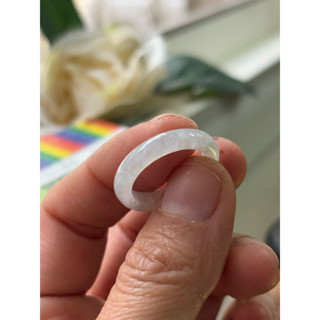 內徑18，國際戒圍14，no882，玉到愛，冰白翡翠戒指（戒圈），有撥雲見日的感覺，完美無紋，保證緬甸玉A貨翡翠