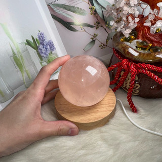 天然星光 粉水晶球 4號656公克🩷天然櫻花粉 粉晶 贈底座✔️天然水晶 人氣品 開幕送禮收藏 粉水晶 A0944