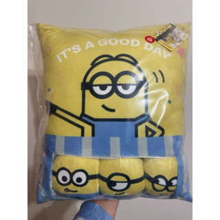 絕對全新 全家 minions 小小兵靠枕