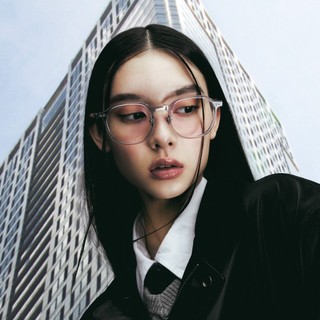 KlassiC. KYLO 鈦金屬超輕量眼鏡 獨創『山型結構』，精準修飾臉型，減少30%重量，適合長時間佩戴