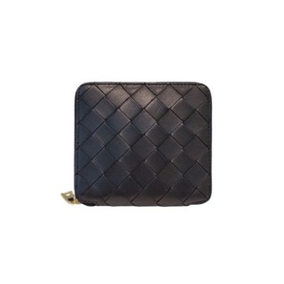 Bottega Veneta 690572 Compact 小羊皮編織拉鍊短夾 黑色 —編織工藝，經典色彩