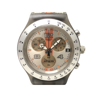 [專業] 三眼錶 [SWATCH I3346] 斯沃琪 三眼賽車計時石英錶[大錶徑][銀+橘面+日期]中性/潮錶