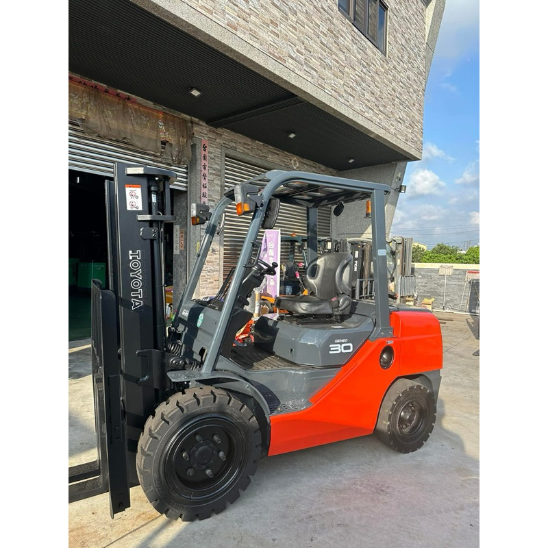 「3噸柴油堆高機」豐田最新車款。租/售日本外匯TOYOTA-8FD30柴油叉車