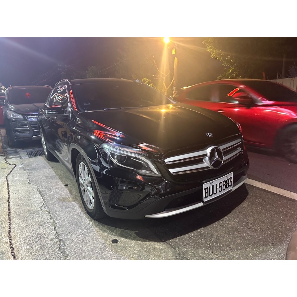 賓士/二手車/中古車/掀背車/跨界休旅 2016年 GLA180 實體店面在八德區 歡迎私訊聊聊