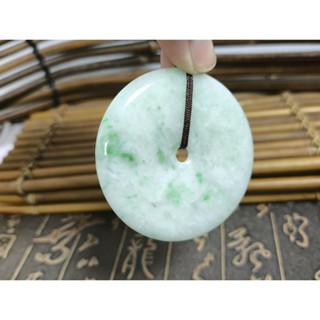 【禾賢行】天然翡翠.緬甸玉.淺綠飄綠花-大平安扣/平安圓滿.手工精雕墬子.項鍊.玉珮.H22121601109