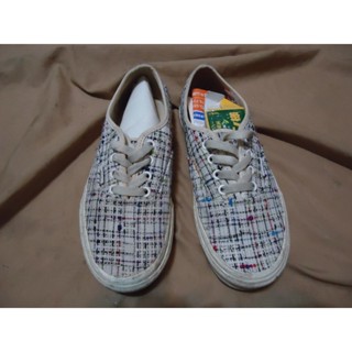 VANS 白色紅藍格紋帆布厚底休閒鞋,US7.5/CM24,鞋內長23.7cm,清倉大特價.