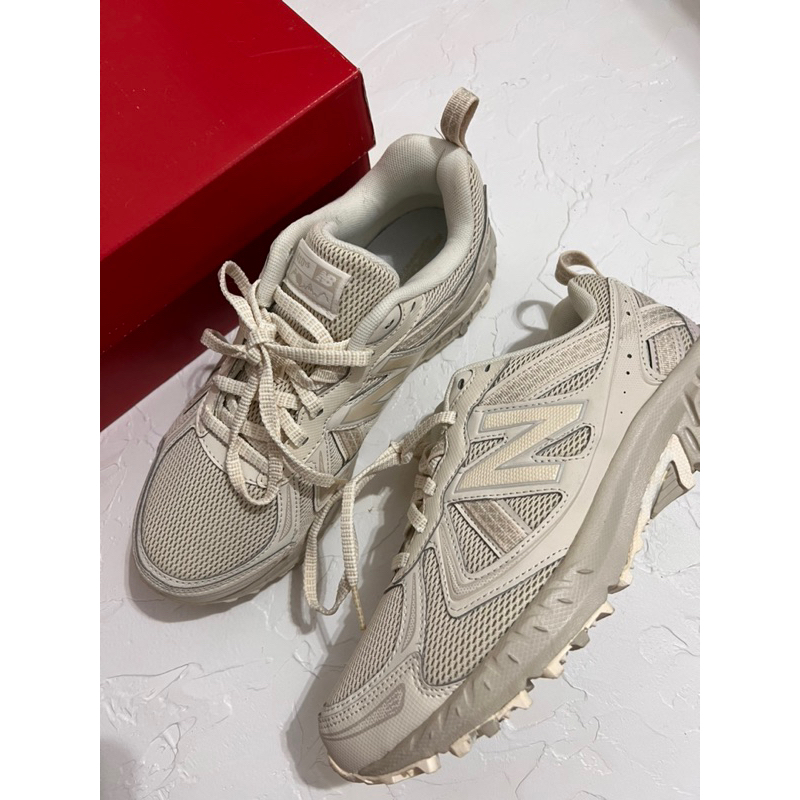 New balance 410v5 杏色