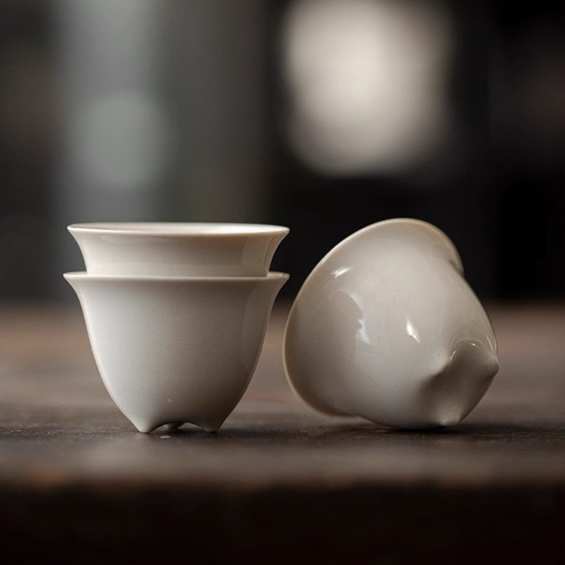 草木灰三足杯【鹿港春囍堂 台灣現貨】茶杯 水杯 小茶杯 個人杯 主人杯 品茗杯 茶盞 草木灰 三足暖心杯 聞香杯 聚香杯